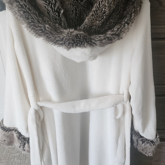 Pottery Barn Cream Faux Fur Trimmed Garment - Picture 5 of 5